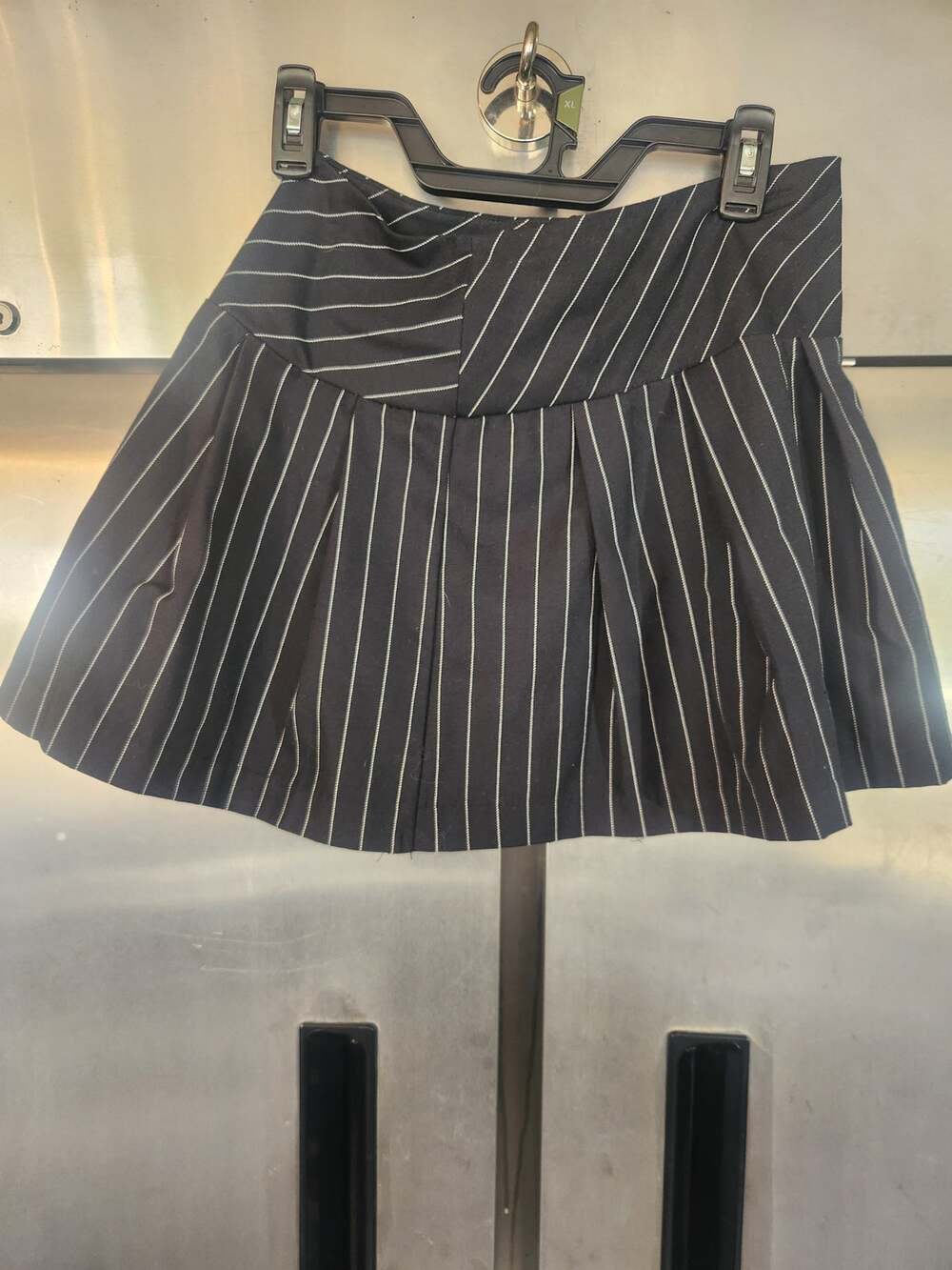 Divided by H&M Women's Size 6 Black White Pinstripe Pleated Mini Skirt Y2K Goth